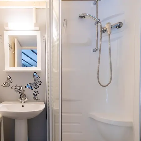 Village De Domaine Saint-jean 圣让迪布吕耶勒