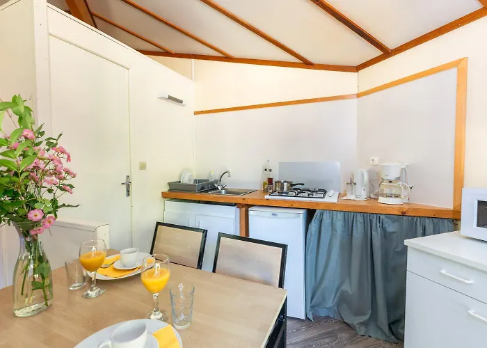 Camping Village De Domaine Saint-jean *