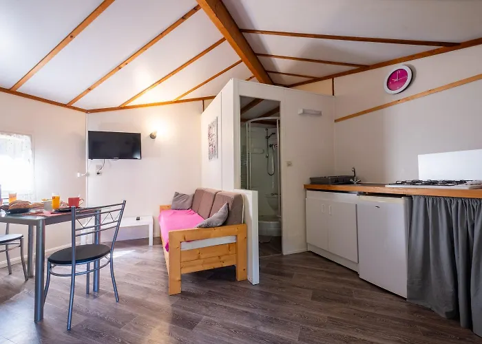 Campingplads Village De Domaine Saint-jean *